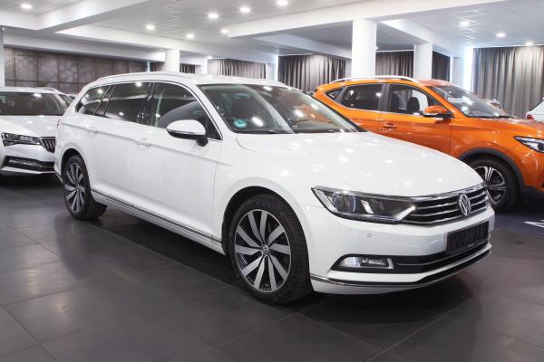 Volkswagen Passat B8 Variant Highline 2.0 TDI 140kW / Webasto / ALU 18''