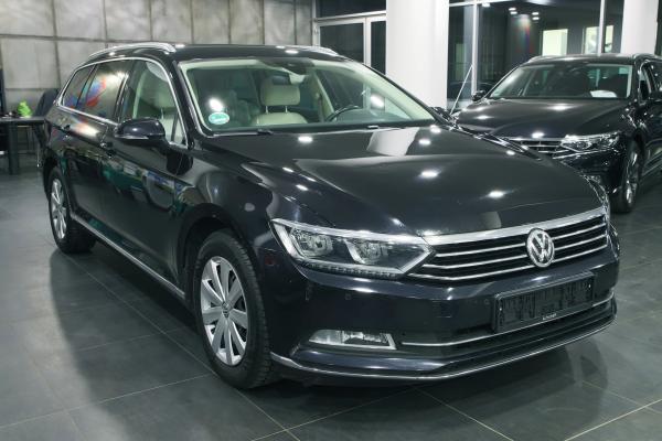 Volkswagen Passat B8 Variant Highline 2.0 TDI 140kW DSG / Active info Display