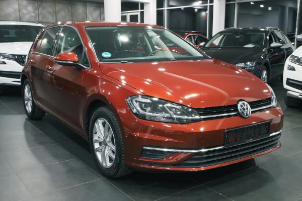 Volkswagen Golf 7 Comfortline 2.0 TDI 110kW DSG / ALU 16''+ zimní sada