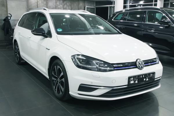 Volkswagen Golf 7 Variant 1.5 TSI 96kW DSG / ALU 16"