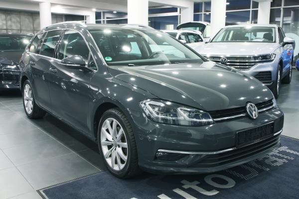 Volkswagen Golf 7 Variant Highline 2.0 TDI 110kW DSG / ActiveinfoDisplay 12" / ALU 17''+ ALU 16''
