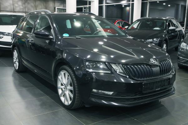 Škoda Octavia 3 Combi Style 2.0 TSI 140kW 4x4 DSG / Virtual Cockpit / ALU 18''+ ALU 17'' / Facelift