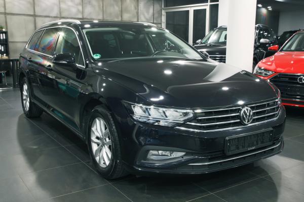 Volkswagen Passat B8 Variant Business 2.0 TDI 110kW DSG / Facelift 2020 / Webasto