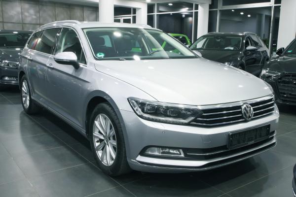 Volkswagen Passat B8 Variant Highline 2.0 TDI 110kW DSG / Webasto / ALU 17''+ ALU 16''