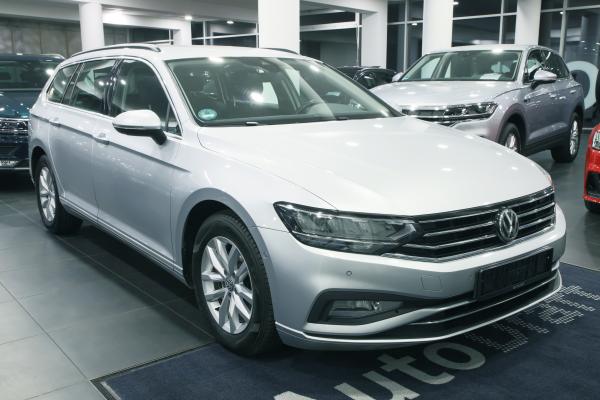 Volkswagen Passat B8 Variant Business 2.0 TDI 110kW DSG / Facelift 2020
