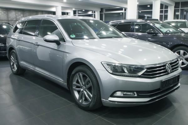 Volkswagen Passat B8 Variant Highline 2.0 TDI 110kW DSG / ALU 17"