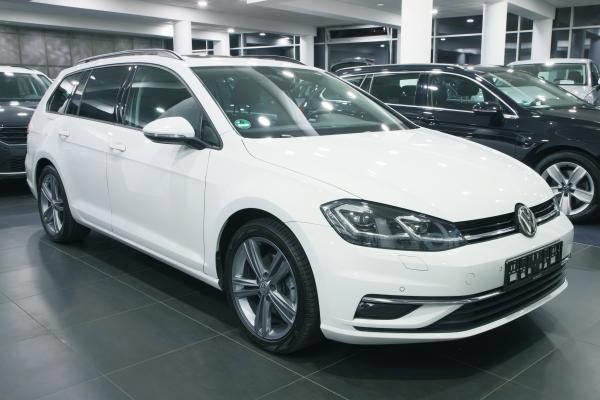 Volkswagen Golf 7 Variant Comfortline 2.0 TDI 110kW DSG / ALU 17''