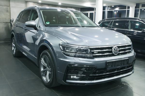 Volkswagen Tiguan Allspace Highline 4Motion 2.0 TDI 176kW DSG 4x4 R-Line / Webasto / Virtual Cockpit / ALU 19''+ ALU 18''