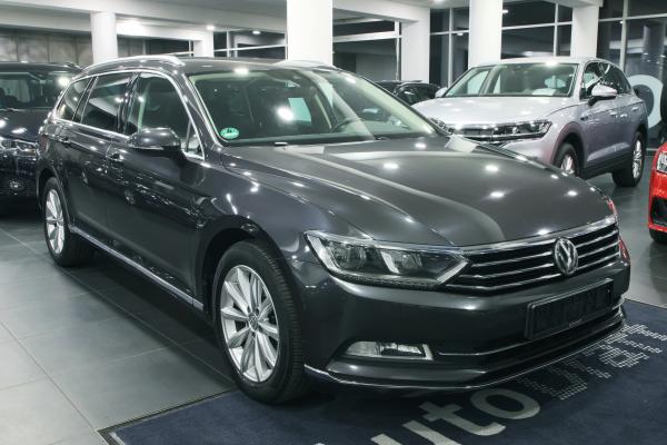 Volkswagen Passat B8 Variant Highline 2.0 TDI 140kW DSG / ALU 17''