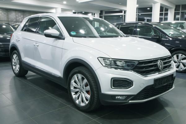 Volkswagen T-Roc Sport 2.0 TDI 110kW DSG R-Line / ALU 17''