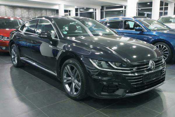 Volkswagen Arteon R-Line 2.0 TSI 140kW DSG / Virtual Cockpit / ALU 18''+ ALU 17''