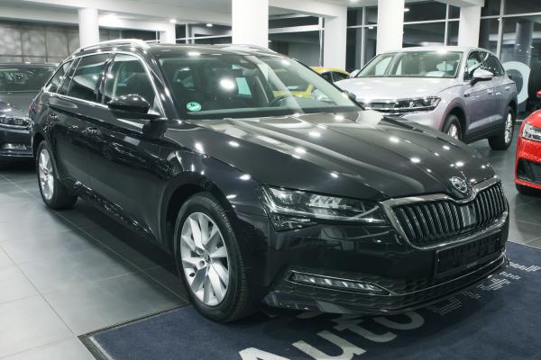 Škoda Superb 3 Combi Style 2.0 TDI 140kW DSG / Facelift 2020 / Virtual Cockpit / ALU 17''