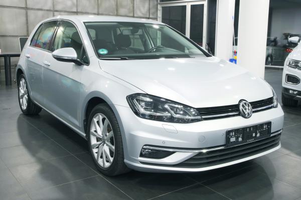 Volkswagen Golf 7 Highline 2.0 TDI 110kW DSG / ALU 17''