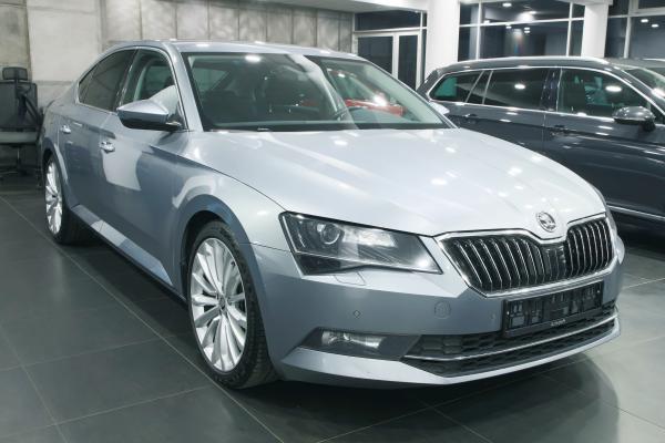 Škoda Superb 3 Style 2.0 TSI 206kW 4x4 DSG / ALU 19''