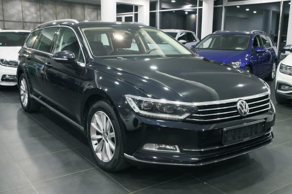 Volkswagen Passat B8 Variant Highline 2.0 TDI 140kW DSG / ALU 17''