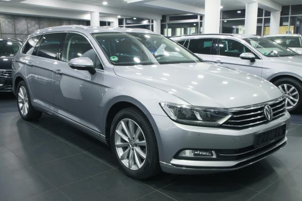 Volkswagen Passat B8 Variant Highline 2.0 TDI 110kW DSG / Webasto / ALU 17"