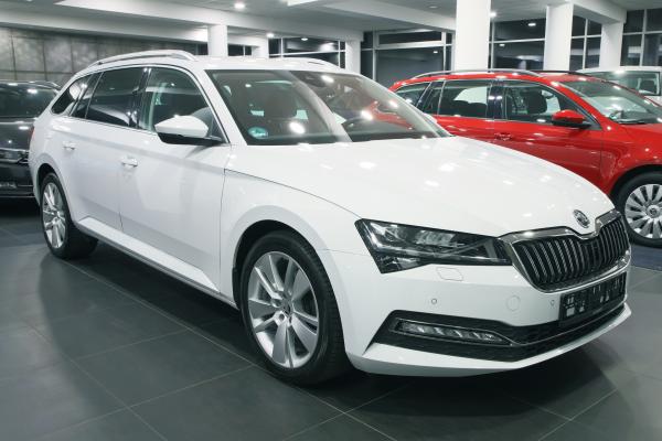 Škoda Superb 3 Combi Style 2.0 TDI 110kW DSG / Facelift 2020 / ALU 18''