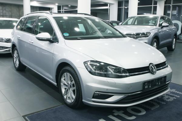 Volkswagen Golf 7 Variant Comfortline 2.0 TDI 110kW DSG / ALU 16''