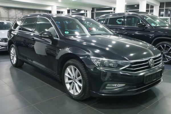 Volkswagen Passat B8 Variant Elegance 2.0 TDI 110kW DSG / Facelift 2020 / Virtual Cockpit / ALU 17"