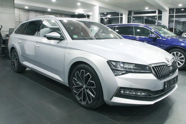 Škoda Superb 3 Combi 2.0 TDI 140kW 4x4 DSG Laurin & Klement / Facelift 2020 / Webasto / Virtual Cockpit / ALU 18'' + ALU 17"