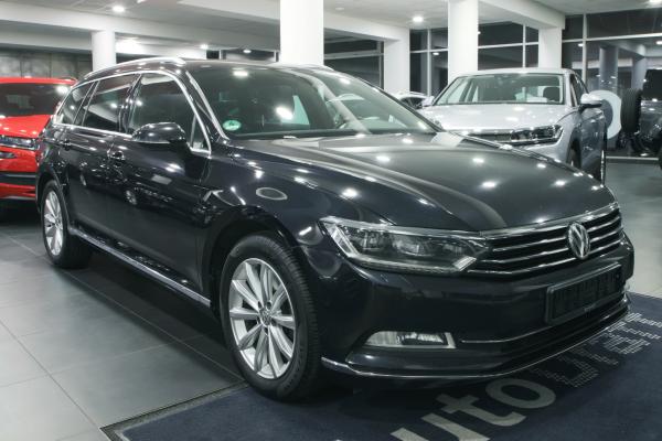Volkswagen Passat B8 Variant Highline 2.0 TDI 140kW DSG / Active info Display / ALU 17"