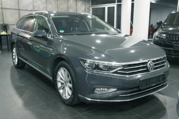 Volkswagen Passat B8 Variant Elegance 4Motion 2.0 TDI 140kW 4x4 DSG / Facelift 2020 / Matrix Led / 2x sada ALU 17''