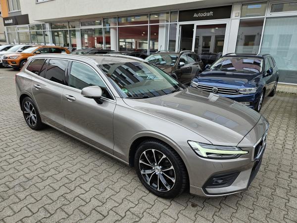 Volvo V60 D4 Geartronic 140kW Momentum / Virtual Cockpit / LED / ALU 17''