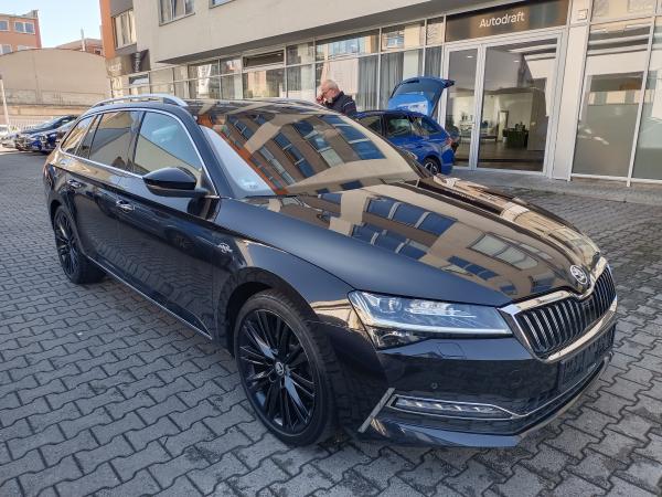 Škoda Superb 3 Combi 2.0 TDI 147kW 4x4 DSG Laurin & Klement / Facelift 2020 / Matrix Led / Virtual Cockpit / Webasto / ALU 19''+ ALU 17''